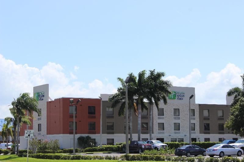 Holiday Inn Express Hotel & Suites Clewiston By Ihg Exterior photo